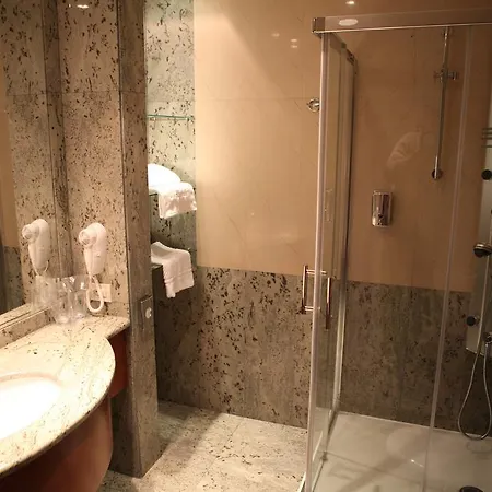 Garni Aleksandar 诺威萨